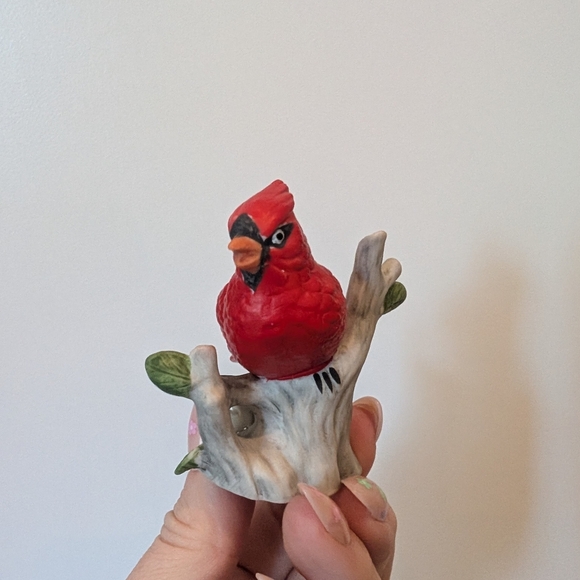 Red Cardinal Bird Figurine - Picture 1 of 7